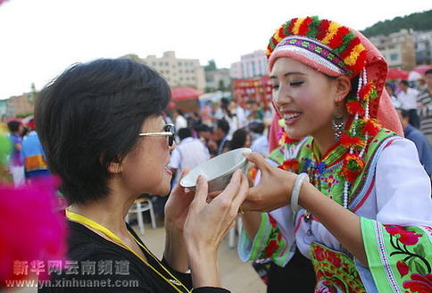 云南丘北群眾歡度“花臉節”