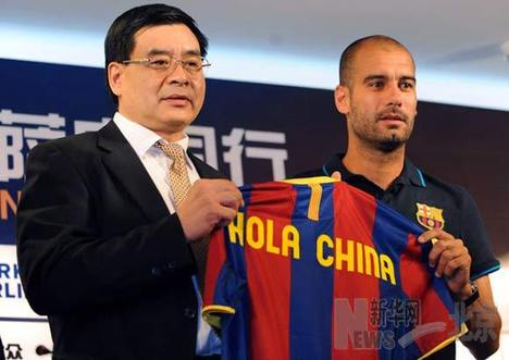 足球——巴薩在京與媒體見面
