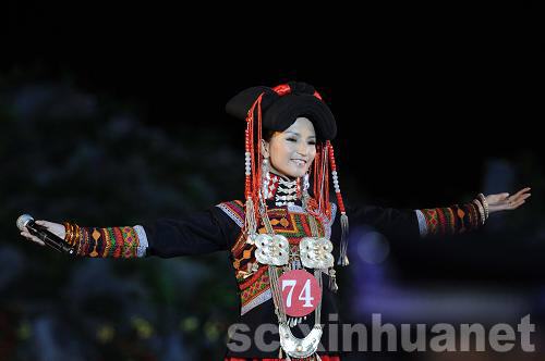 涼山火把節上最美的“索瑪花”