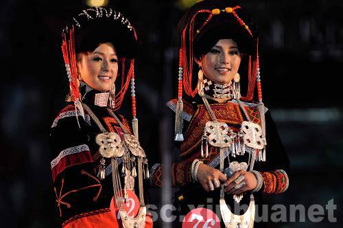 涼山火把節上最美的“索瑪花”