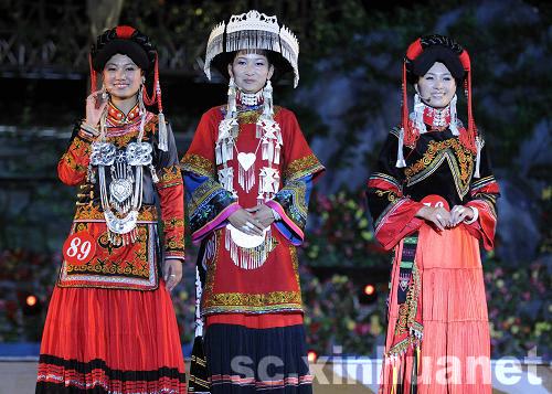 涼山火把節上最美的“索瑪花”