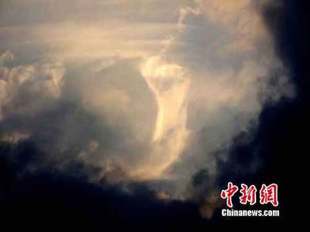 山西五臺山出現兩次祥云 可能為降水前兆（圖）