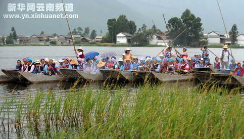 大理西湖祭本主 湖光山色映濃情