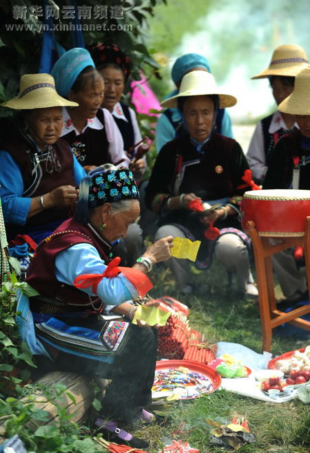 大理西湖祭本主 湖光山色映濃情