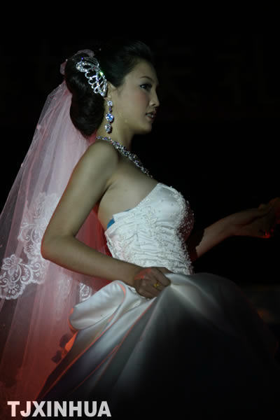 天津：迎“七夕”秀婚禮