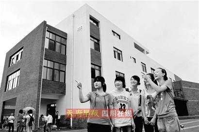 新北川中學(xué)舉行竣工典禮 總投資達(dá)2億(組圖)