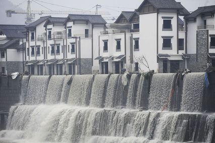 汶川映秀鎮(zhèn)對岷江壅塞體進行兩次爆破