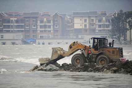 汶川映秀鎮對岷江壅塞體進行兩次爆破