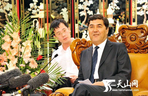 新疆自治區(qū)主席接受外媒采訪 強調(diào)保持繁榮穩(wěn)定