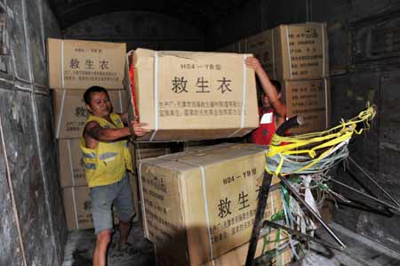 18車防汛物資6分鐘1緊急搶卸赴災(zāi)區(qū)