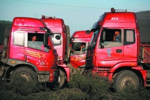 京藏高速擁堵情況緩解 部分司機(jī)遭打劫
