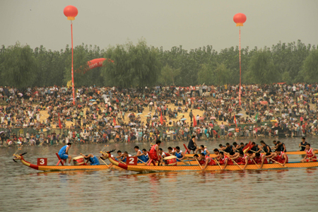 首屆國(guó)際龍舟邀請(qǐng)賽在山東東平