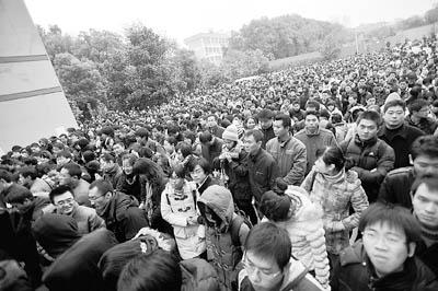 人社部:大學生村官報考公務員將不再享受加分政策