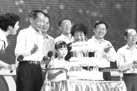 袁隆平:90歲時實(shí)現(xiàn)畝產(chǎn)1000公斤