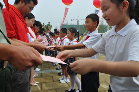 12萬感恩綠卡片陸續送抵援建地
