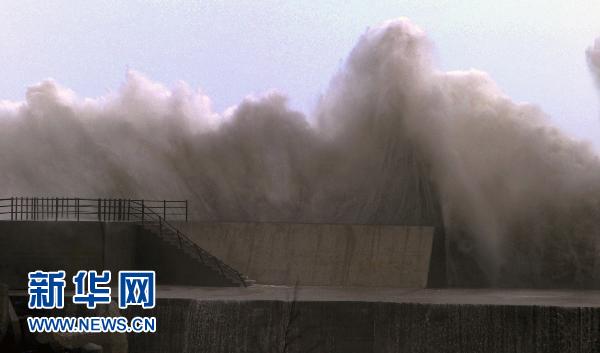 臺(tái)風(fēng)“凡亞比”登陸臺(tái)灣(圖)