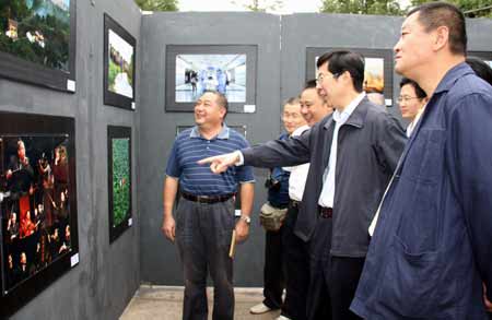 四川廣安舉辦“歌唱祖國(guó)”攝影藝術(shù)展(圖)