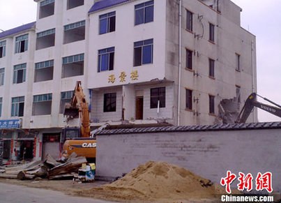 北海對銀灘二期改造工程實施司法強制拆遷(圖)