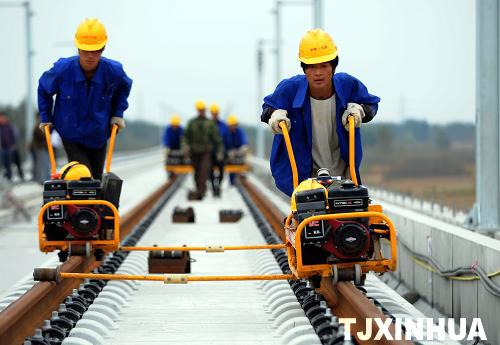 京滬高鐵鋪軌工作全面快速推進