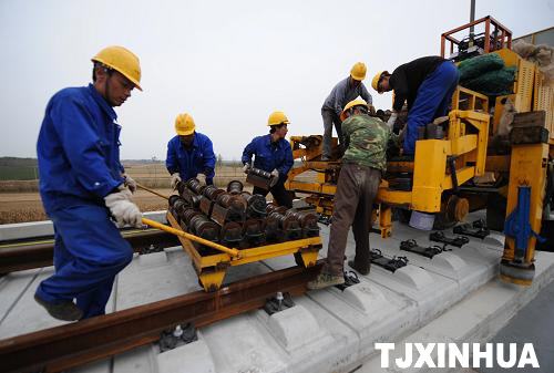 京滬高鐵鋪軌工作全面快速推進(jìn)