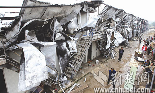 黃陂48套拆遷過渡房被燒塌 每戶將補償兩千元