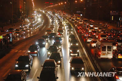 官方辟謠:北京不會用拍賣牌照限制汽車總量