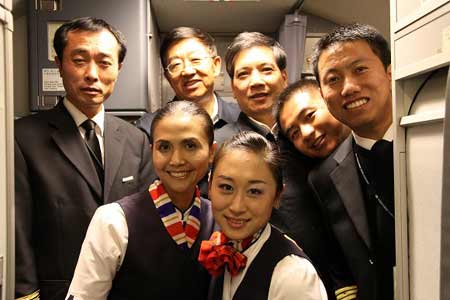 東航云南分公司完成云南省委省政府調(diào)研組包機(jī)任務(wù)