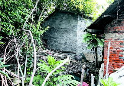 地窖里囚禁兩名花季少女 武漢一變態(tài)色魔被起訴