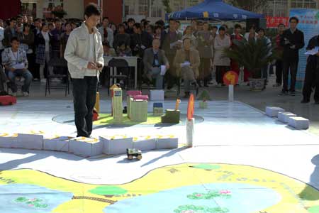 學生自制賽車秀風采 曾造百萬身價機器人