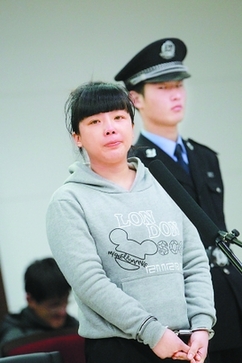 高學(xué)歷人造美女和多人戀愛 詐騙17萬余元
