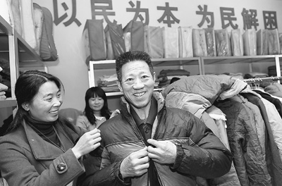物價補(bǔ)貼應(yīng)該怎么補(bǔ)(民生三問)