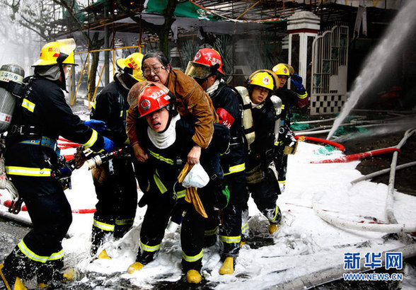 “11·15”火災營救紀實