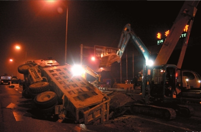 北京西三環(huán)主路塌陷（組圖）