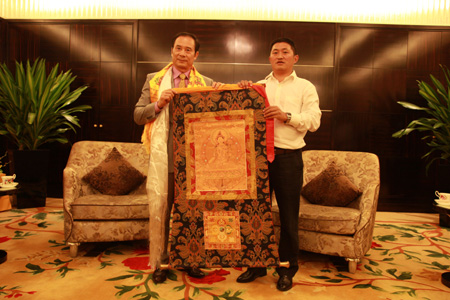 汶川獻上唐卡感恩情(圖)