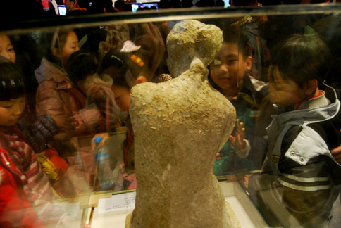 河南展出熊貓大便做的維納斯