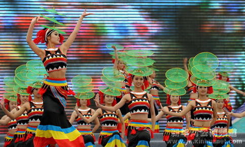 歡歌勁舞樂新平