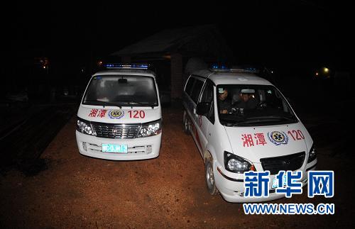 湖南湘潭通宵組織強(qiáng)排水 救援煤礦透水事故被困礦工
