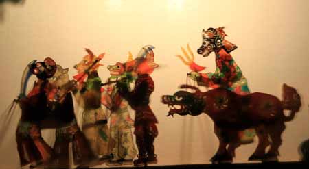 泰山皮影：一個人演活一場戲