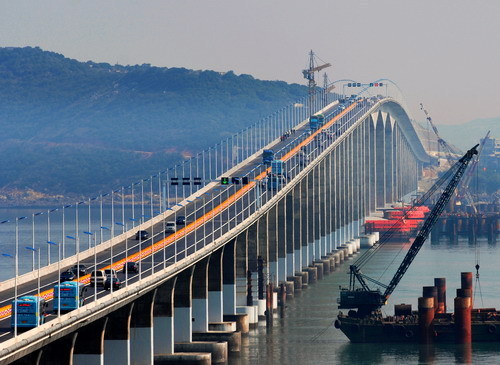 平潭海峽大橋通車(chē) 結(jié)束輪渡進(jìn)出海島歷史