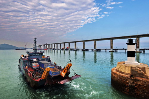 平潭海峽大橋通車　結(jié)束輪渡進(jìn)出海島歷史
