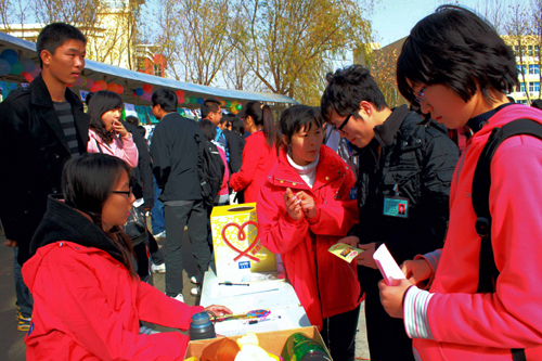 中原工學(xué)院和真維斯集團再度聯(lián)手資優(yōu)助困
