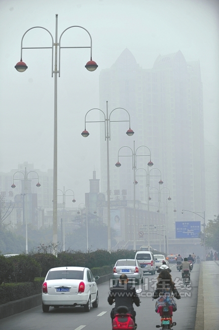 橙色預(yù)警 霧鎖川內(nèi)11城