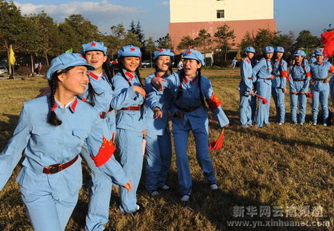 90后大學(xué)生愛(ài)“紅裝”