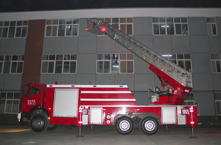 漯河舉辦“大跨度大空間”夜間滅火實戰演練