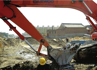 北京“最牛釘子戶”終讓道 堅守4年拒搬遷堵路(圖)