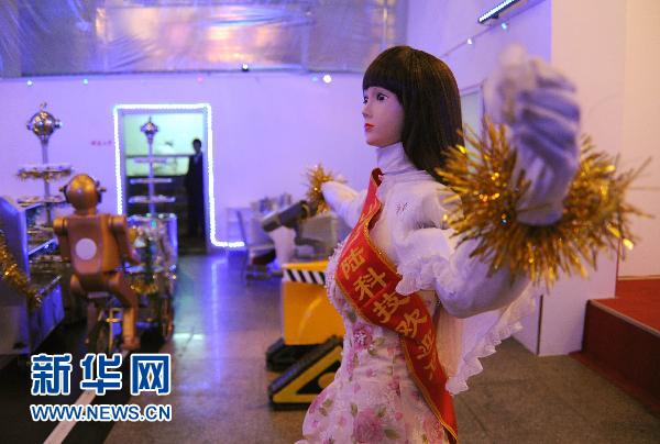 濟(jì)南出現(xiàn)機(jī)器人餐廳(組圖)