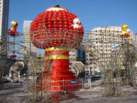 煙臺街頭掛起大紅燈籠年味越來越濃