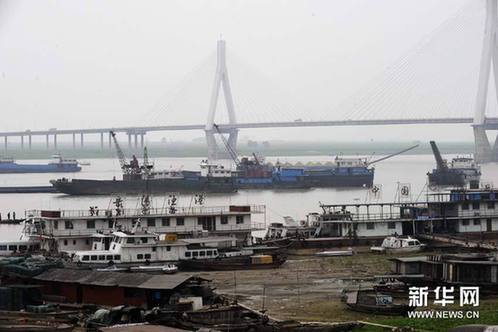 洞庭湖區(qū)發(fā)生嚴(yán)重春旱 44萬(wàn)余人飲水受影響(圖)