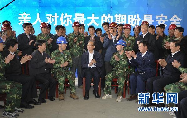 溫家寶“五一”節(jié)到保障性住房建設(shè)工地看望工人