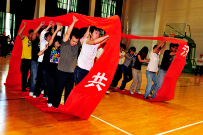 青年趣味運(yùn)動(dòng)會(huì)（組圖）